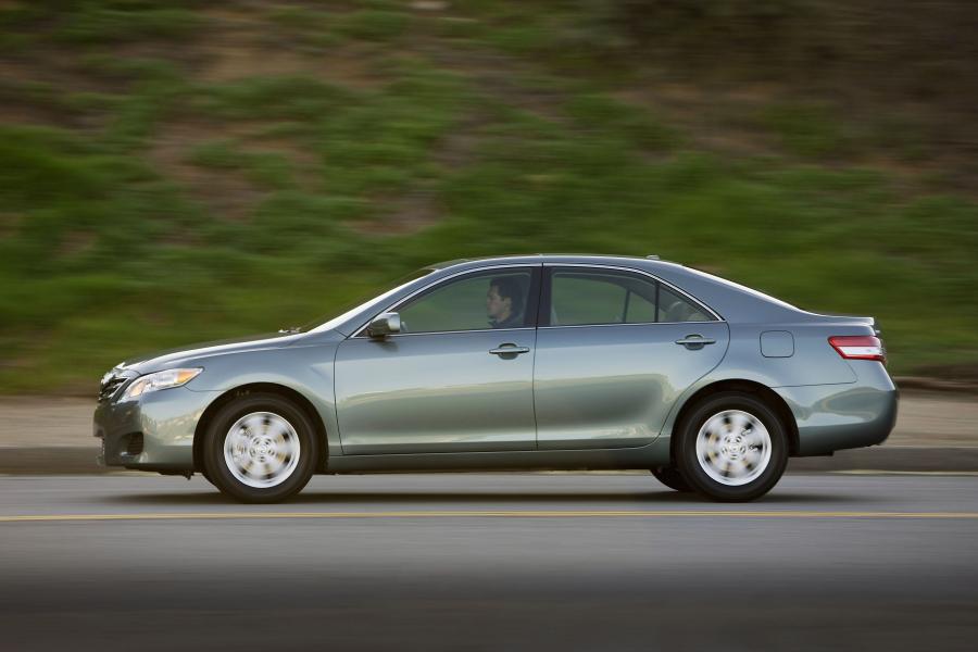  Toyota Camry LE 2010 года  (фото 13 из 20)